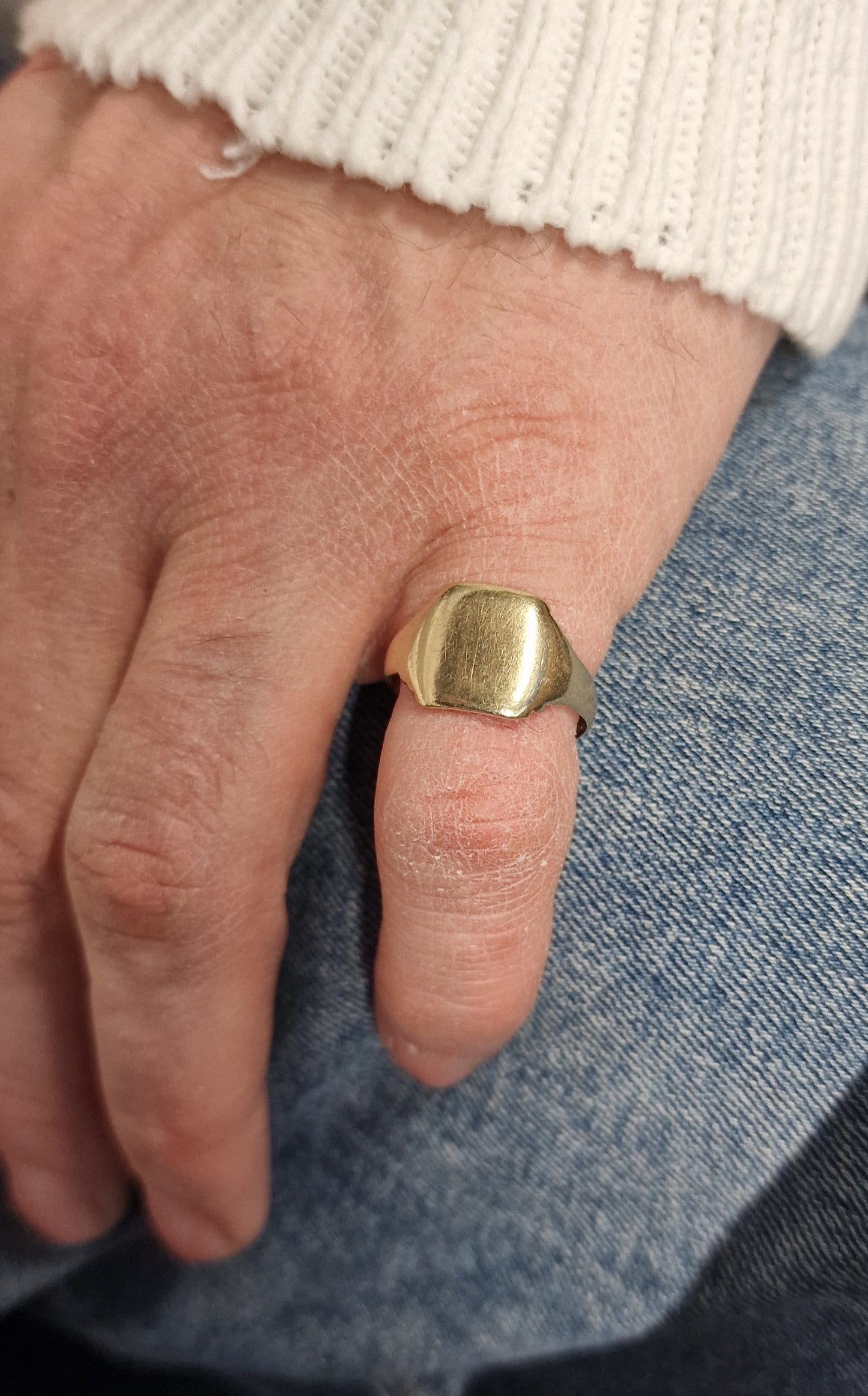 9ct Gold Signet Ring T - EW Jewellery