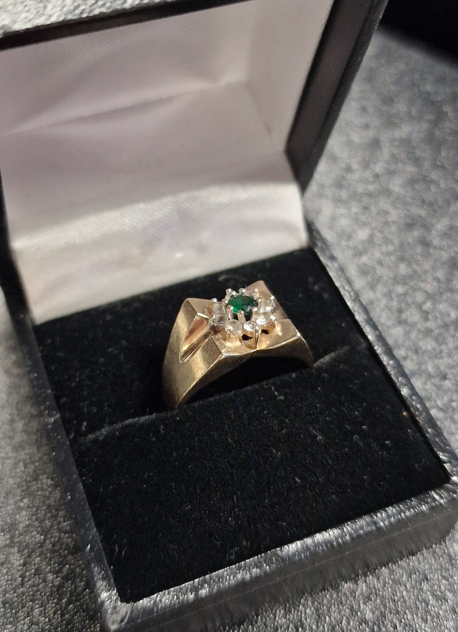 9ct Gold Green Stone Cluster Ring N - EW Jewellery 