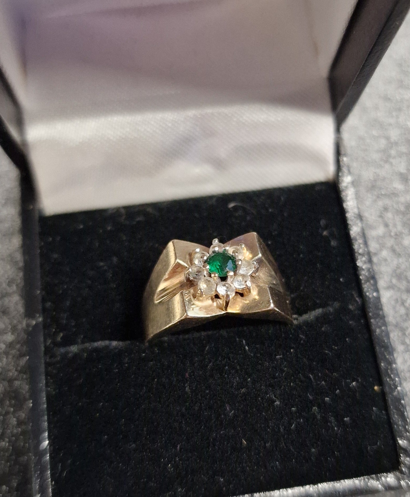 9ct Gold Green Stone Cluster Ring N - EW Jewellery 