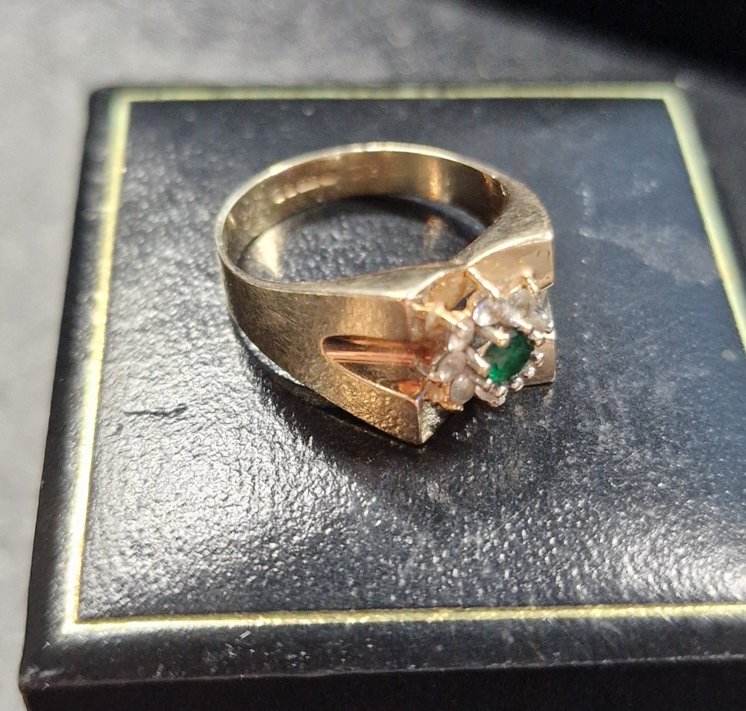 9ct Gold Green Stone Cluster Ring N - EW Jewellery 