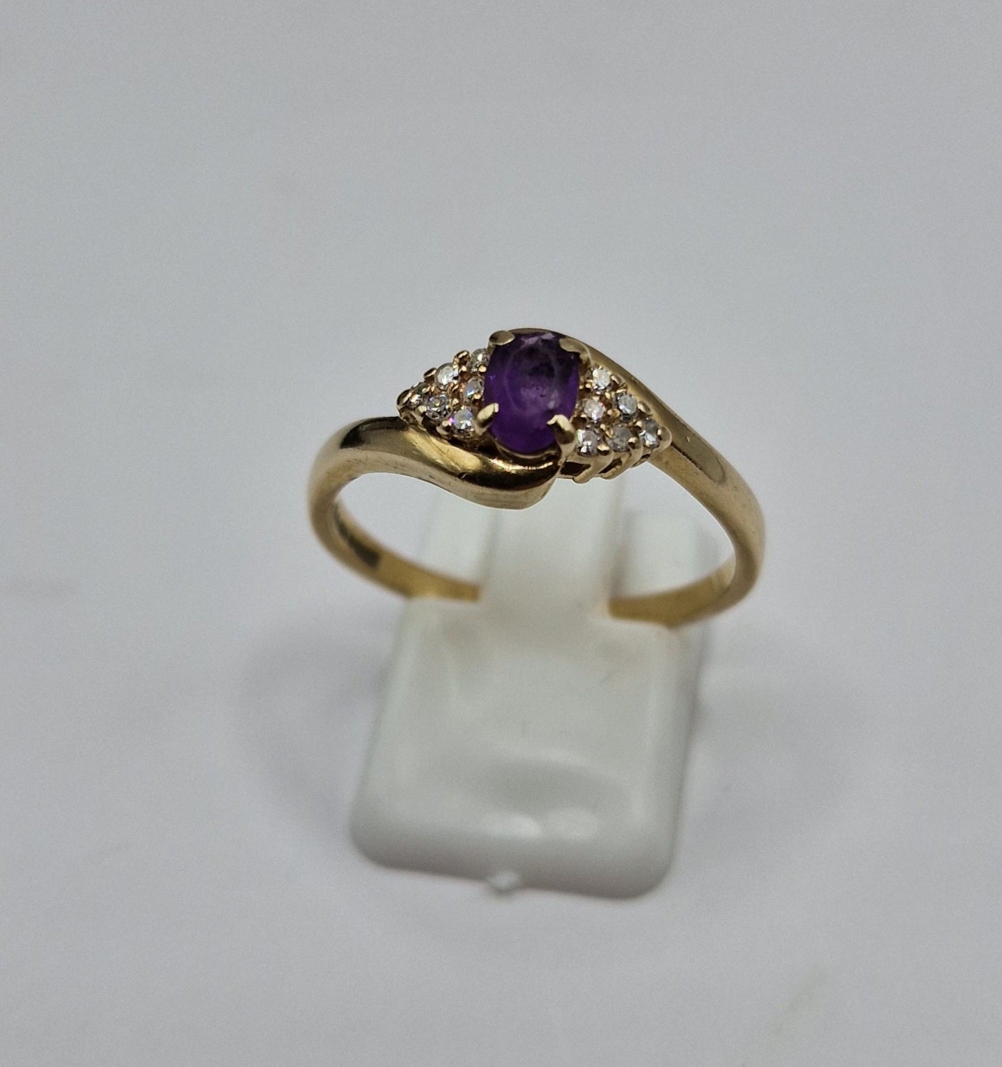 9ct Gold Amethyst And Diamond Ring T - EW Jewellery 