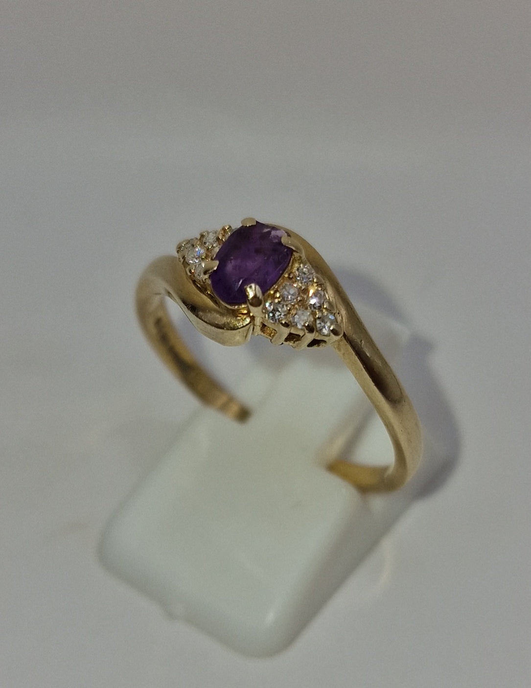 9ct Gold Amethyst And Diamond Ring T - EW Jewellery 