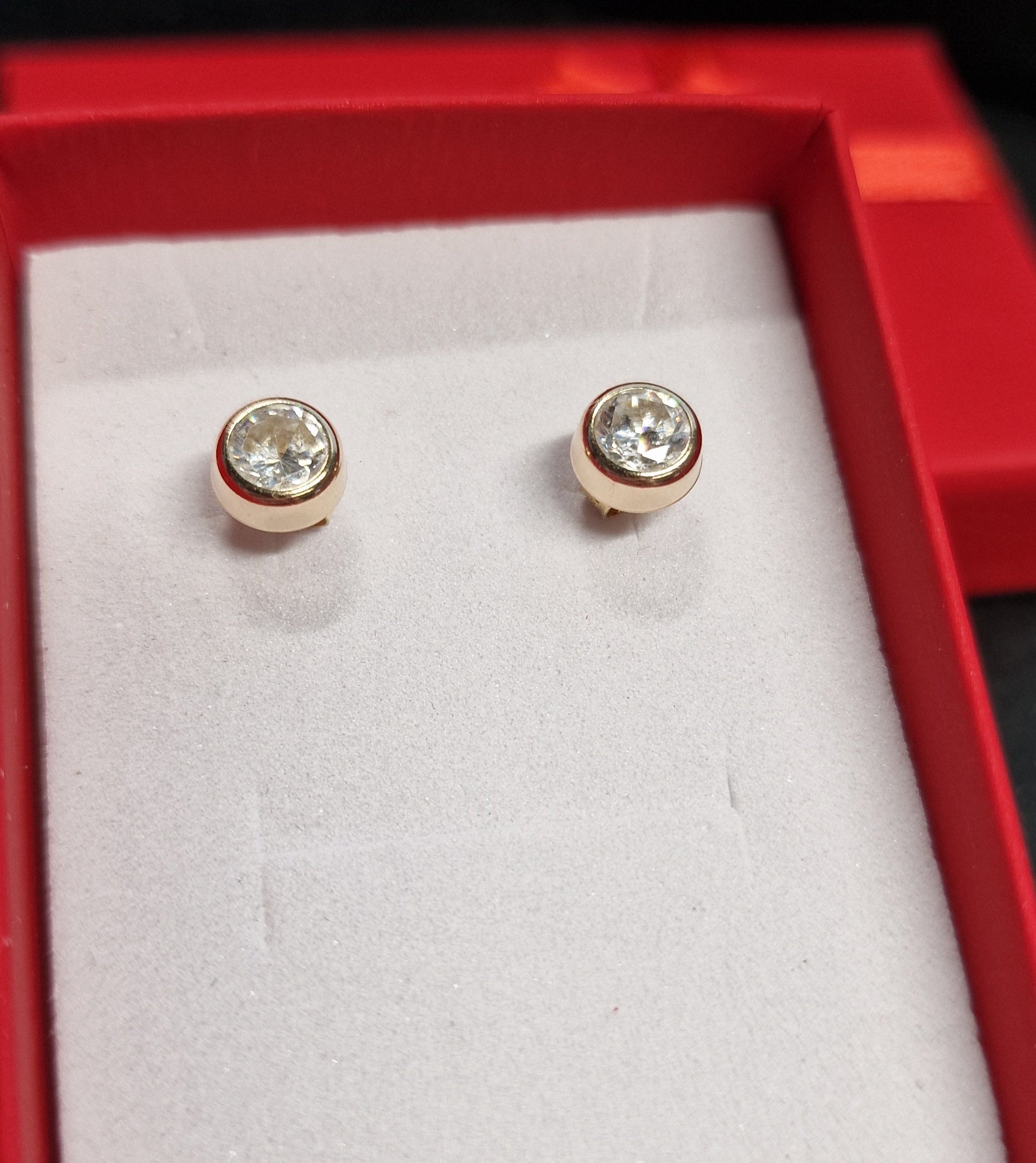 9ct Gold CZ Stud Earrings - EW Jewellery 