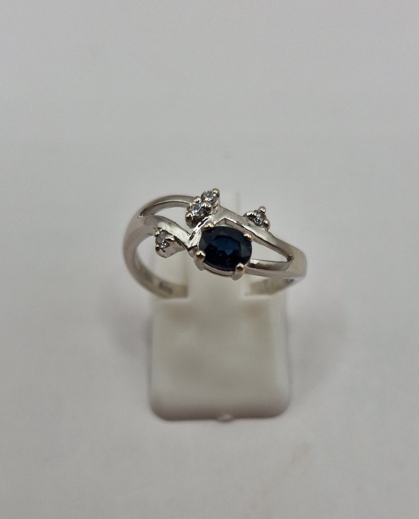 14ct Blue Sapphire, White Gold Ring M - EW Jewellery 