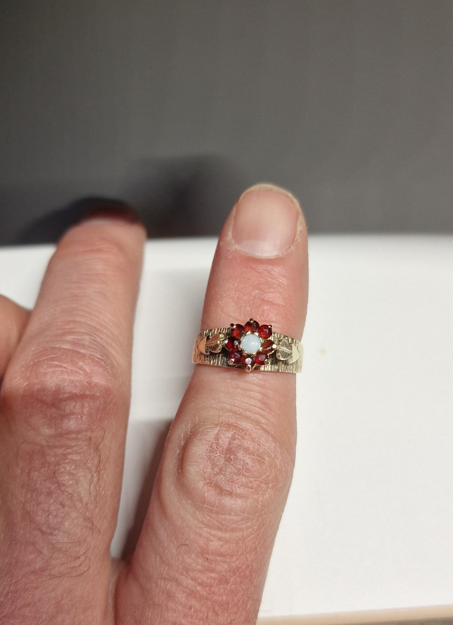 9ct Gold Opal & Garnet Cluster Ring N - EW Jewellery 